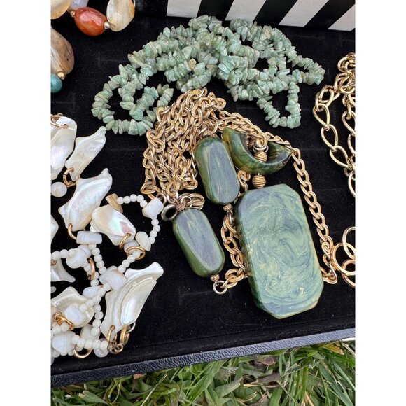 Vintage Jewelry Lot #12 - Picture 5 of 9